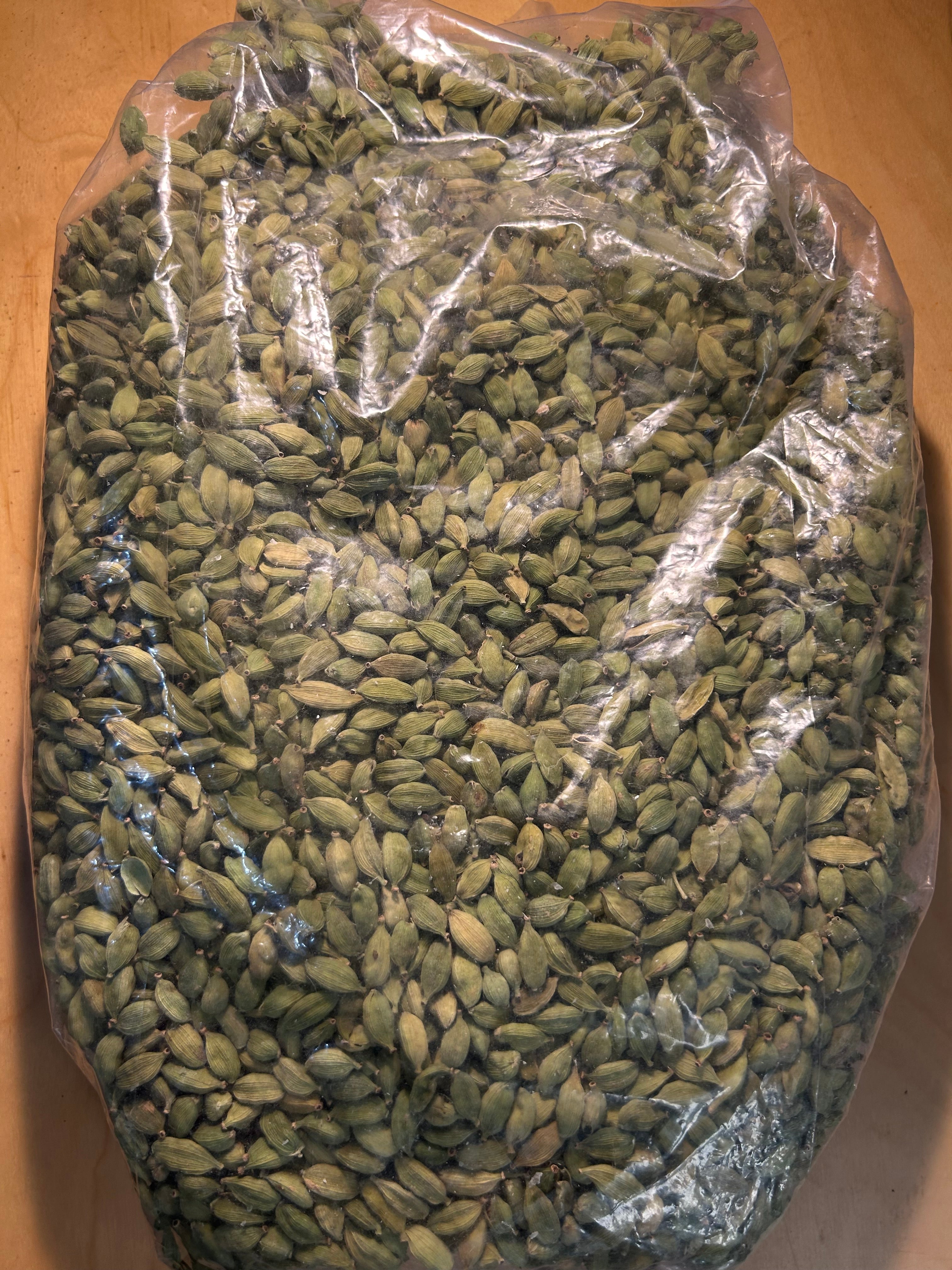 Cardamom whole