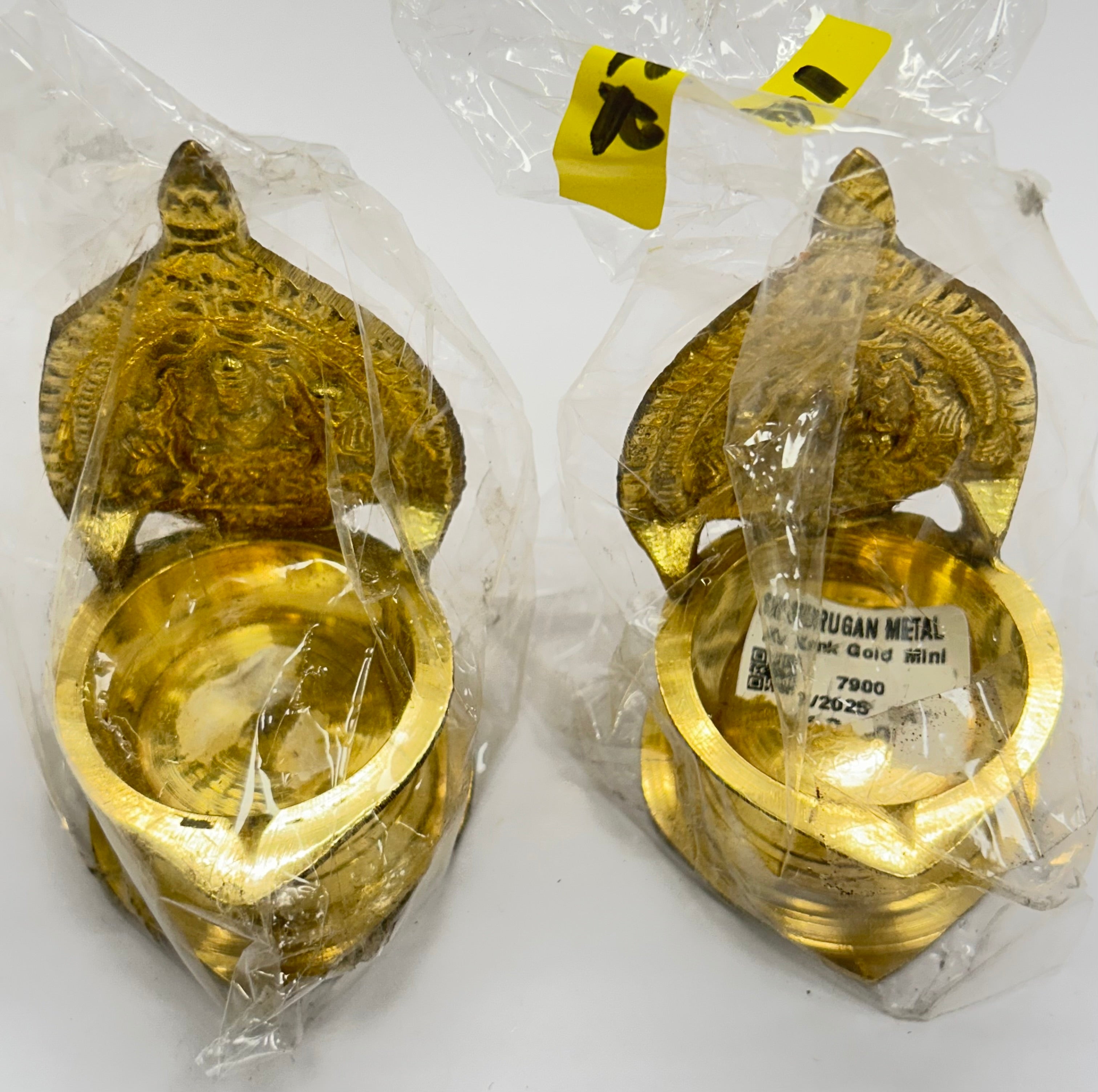 Kamatchi vizhaku (brass Pooja lamp)